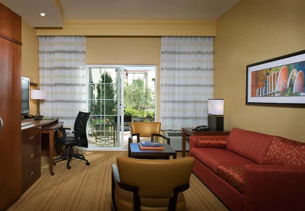 Отель Courtyard By Marriott Santa Barbara Голета Экстерьер фото
