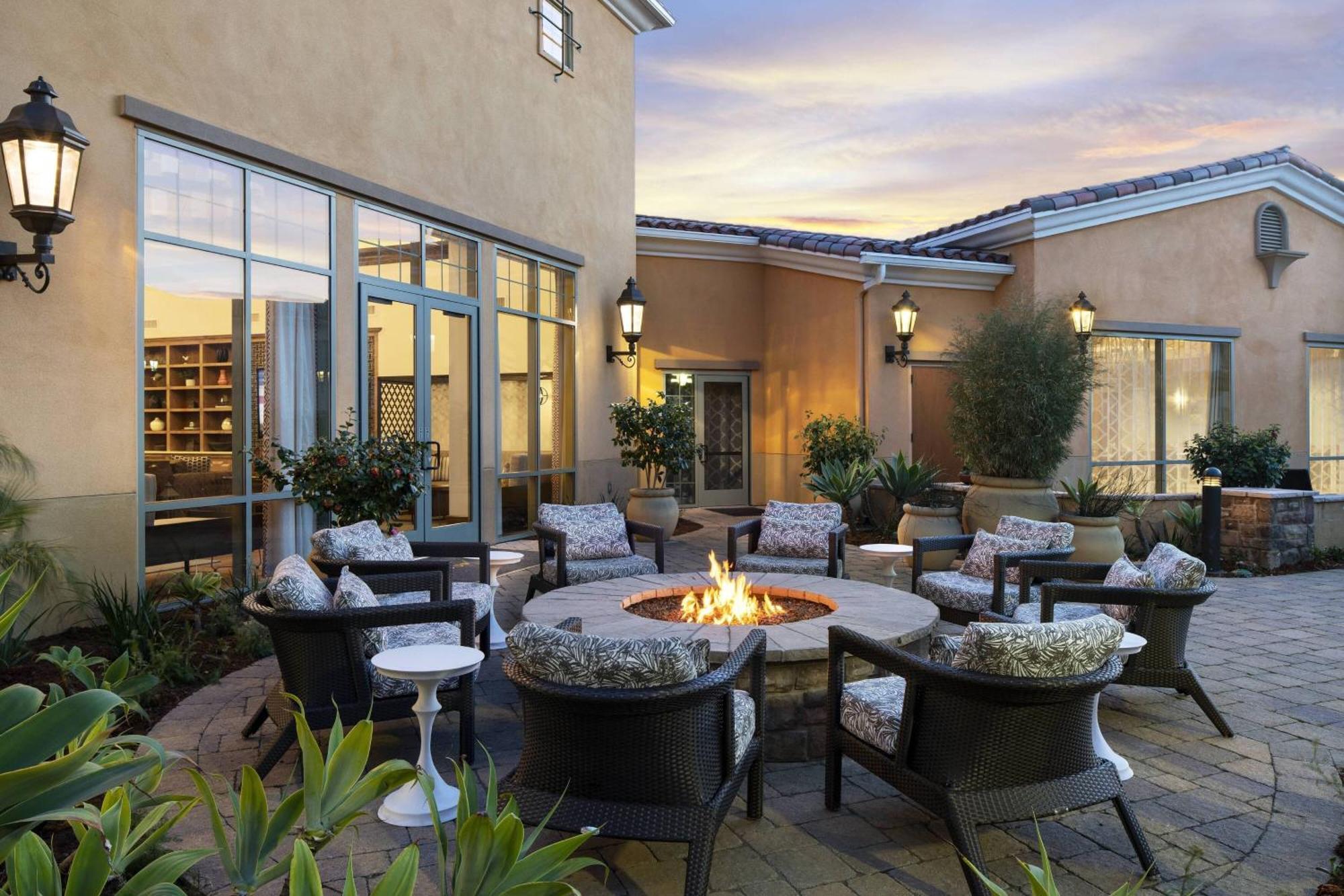 Отель Courtyard By Marriott Santa Barbara Голета Экстерьер фото
