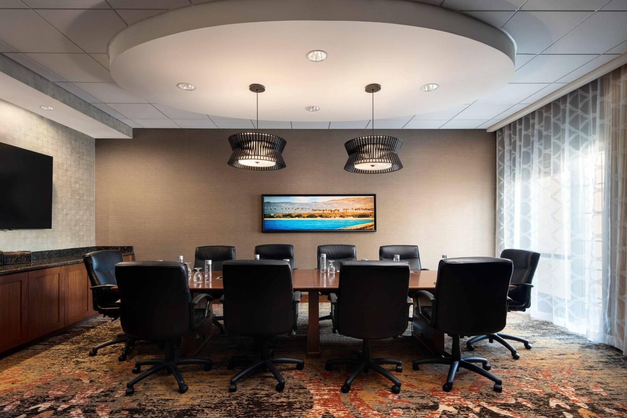 Отель Courtyard By Marriott Santa Barbara Голета Экстерьер фото
