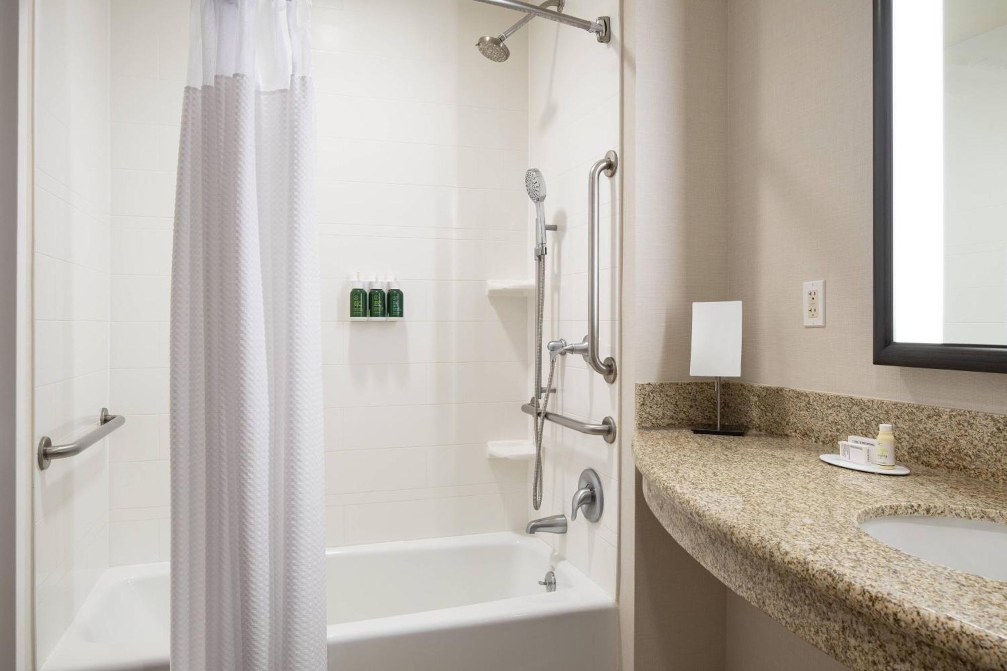 Отель Courtyard By Marriott Santa Barbara Голета Экстерьер фото