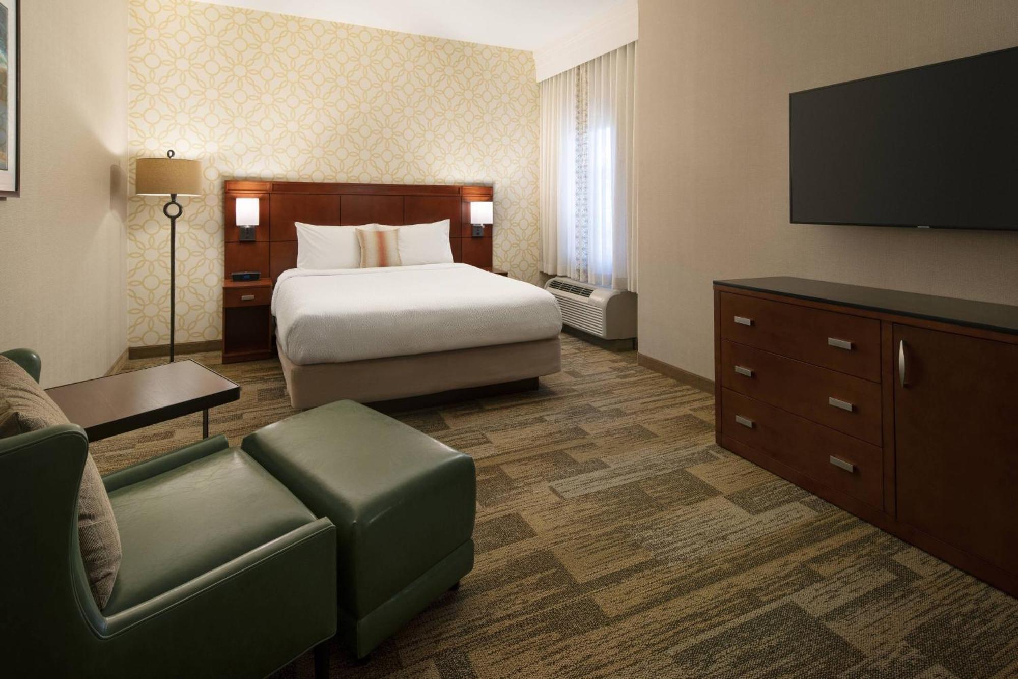 Отель Courtyard By Marriott Santa Barbara Голета Экстерьер фото