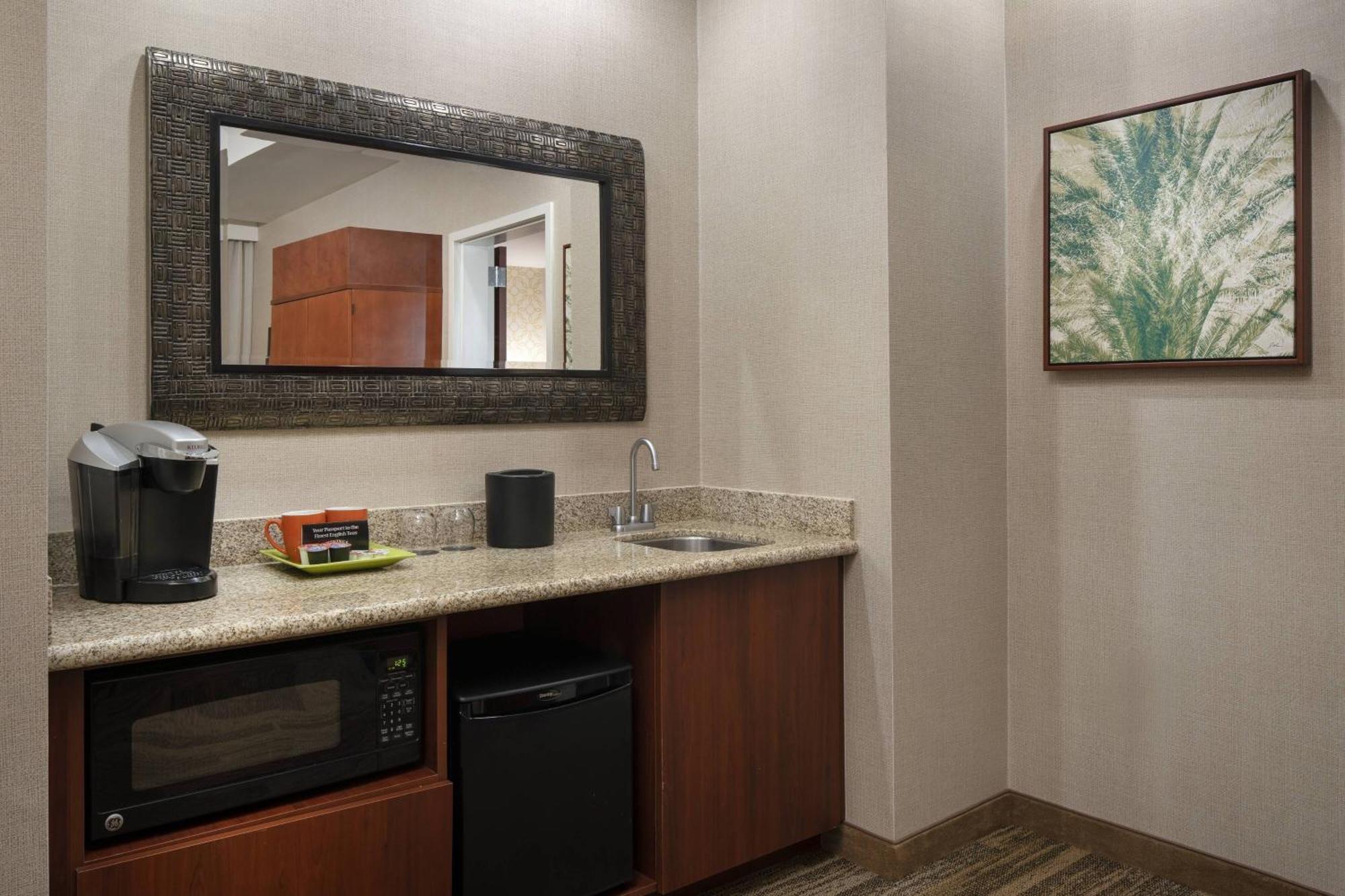 Отель Courtyard By Marriott Santa Barbara Голета Экстерьер фото