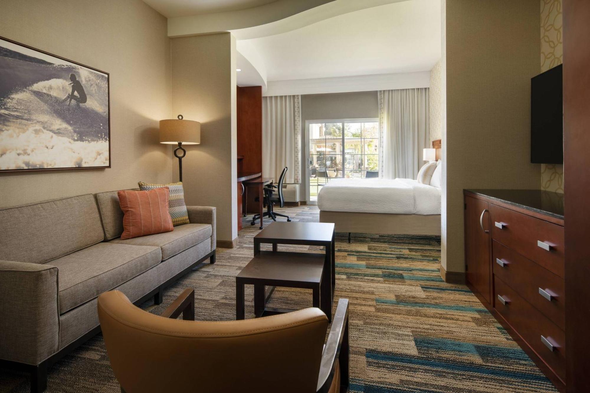 Отель Courtyard By Marriott Santa Barbara Голета Экстерьер фото