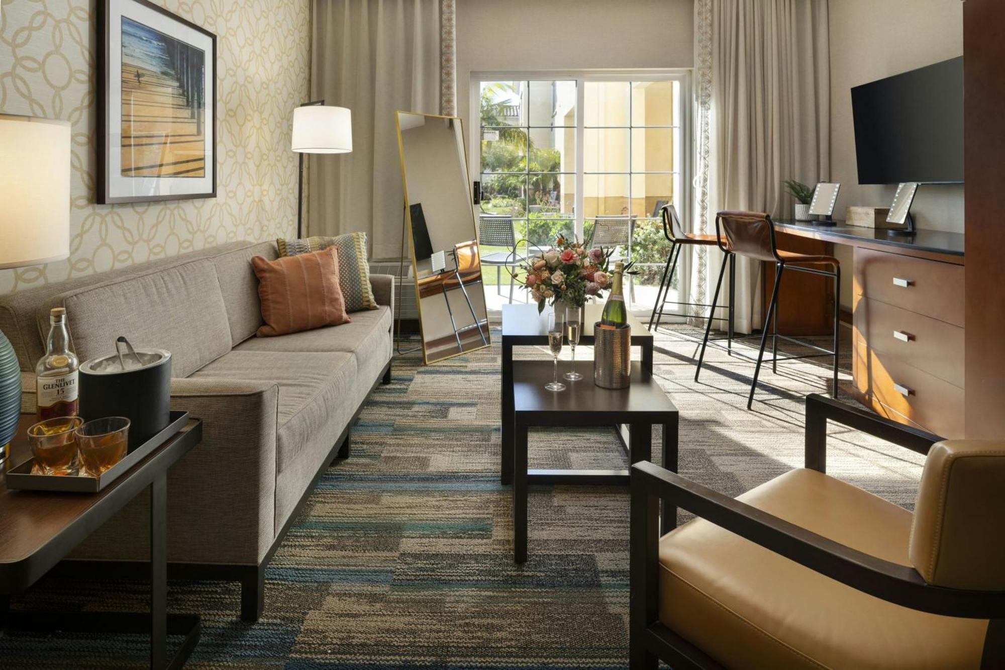 Отель Courtyard By Marriott Santa Barbara Голета Экстерьер фото