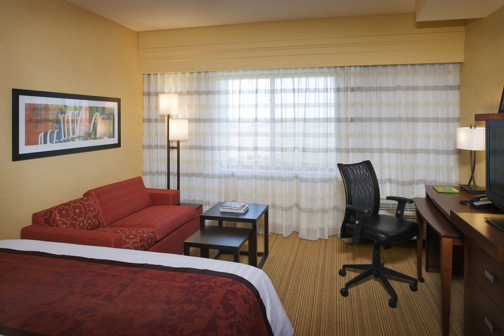 Отель Courtyard By Marriott Santa Barbara Голета Экстерьер фото