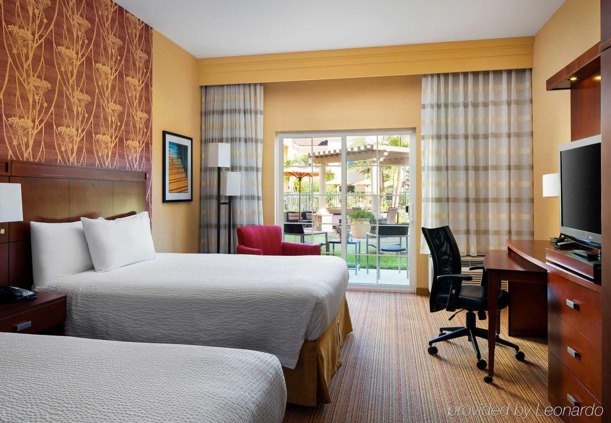 Отель Courtyard By Marriott Santa Barbara Голета Экстерьер фото