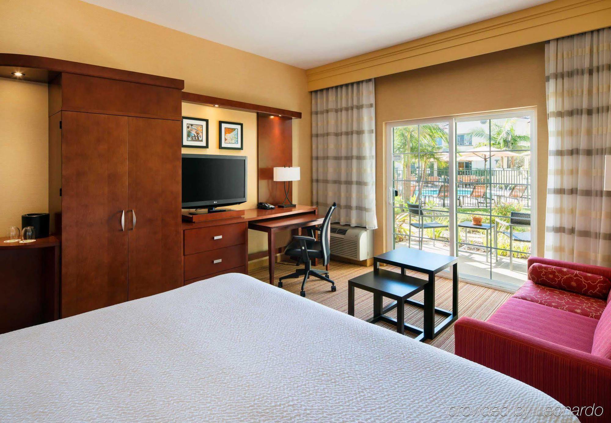 Отель Courtyard By Marriott Santa Barbara Голета Экстерьер фото