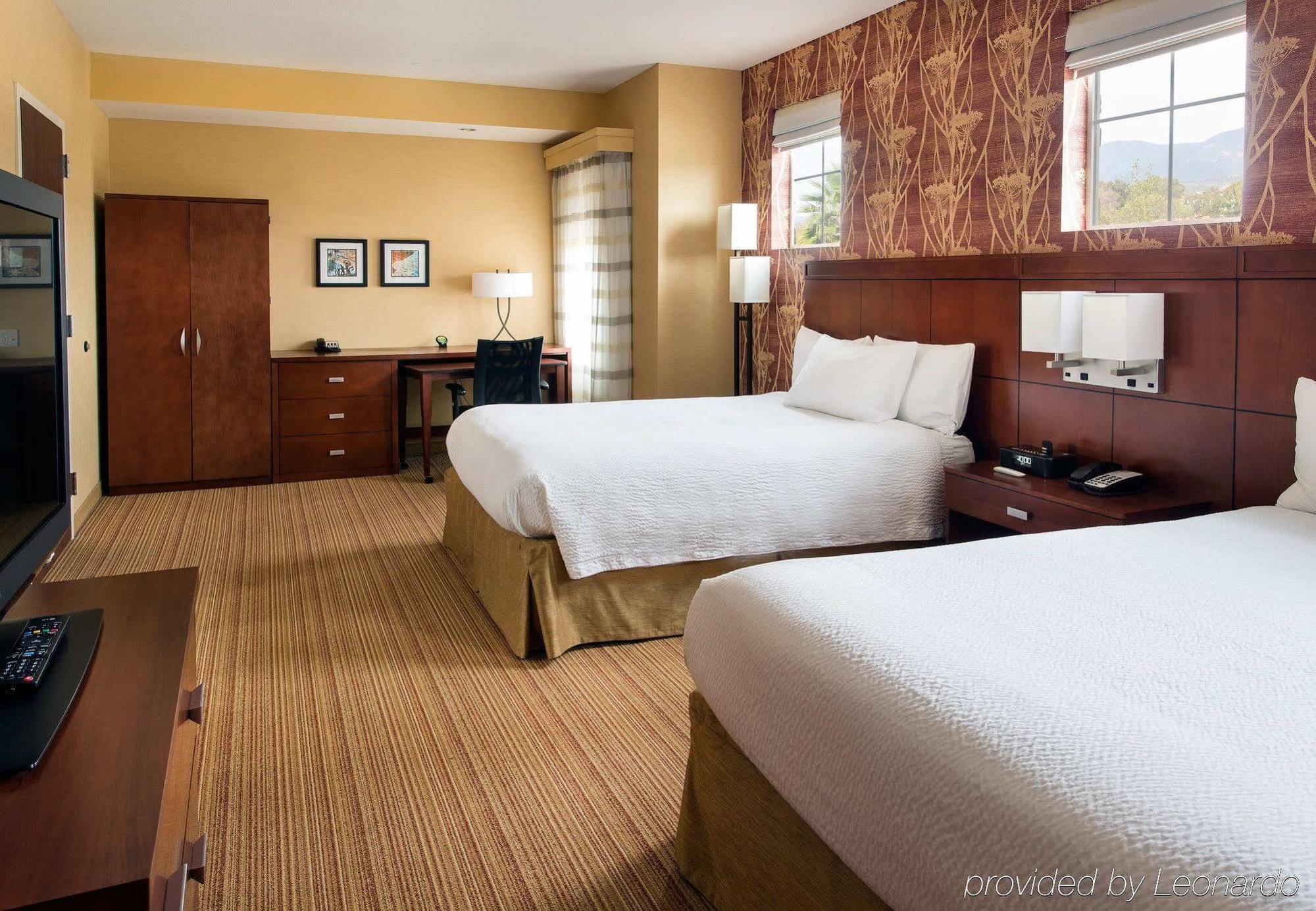 Отель Courtyard By Marriott Santa Barbara Голета Экстерьер фото