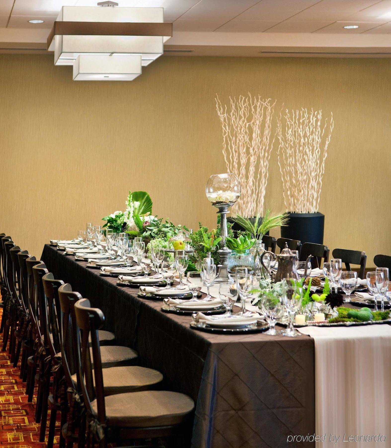 Отель Courtyard By Marriott Santa Barbara Голета Ресторан фото