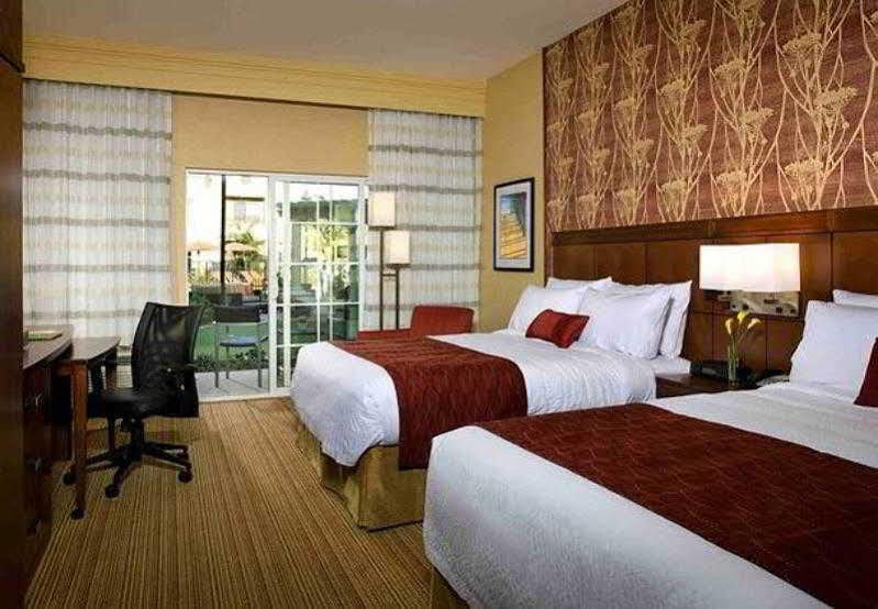 Отель Courtyard By Marriott Santa Barbara Голета Экстерьер фото